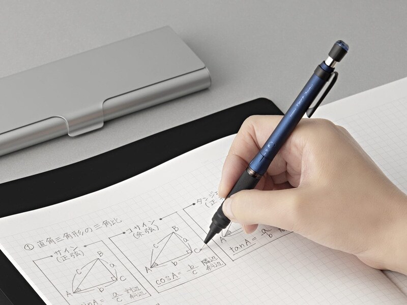 落ち着いた軸色とマットな質感で上質感のあるデザインに仕上げている