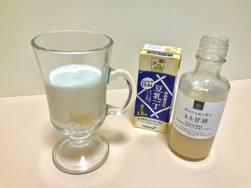 甘酒と豆乳を1対1で割れば“桃豆乳ラテ”に