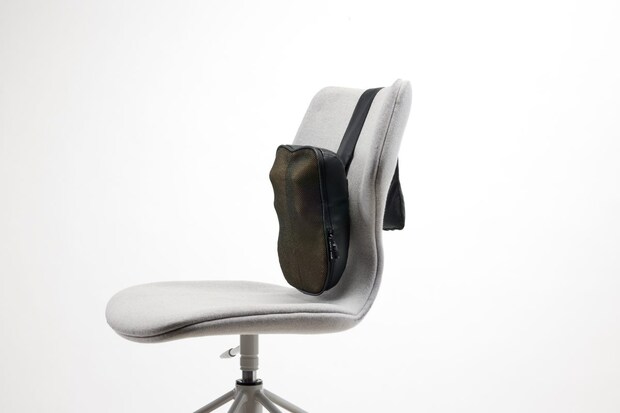 「肩甲骨ゴリゴリ問題に救世主」アテックストール最新マッサージクッションは寝転ぶだけで使える優れモノ！