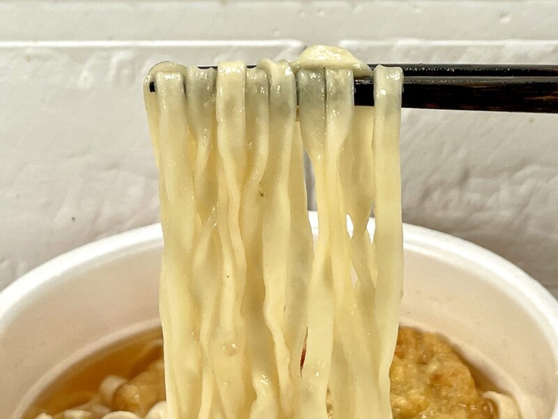 3.「日清のどん兵衛 かき揚げ天ぷらうどん」（日清食品）うどんは通常版と同じでどん兵衛のあのコシあるストレートうどんが楽しめます