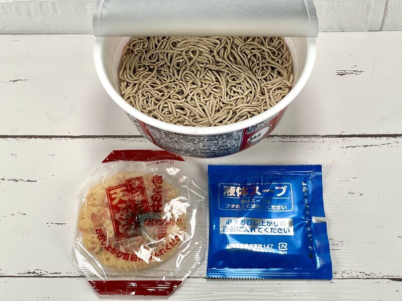 2.「日清のどん兵衛 特盛 ラーメンスープの!? 天ぷらそば」（日清食品）