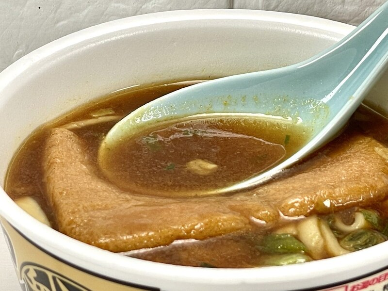 1.「日清の最強どん兵衛 カレーうどん」（日清食品）どん兵衛最多の30種類のスパイスは贅沢。さらにベースが魚介を中心とした6種類の合わせ出汁と豪華。しかもバランスがよいのか優しさ＆旨みあるマイルドなベースに華やかなスパイスの共演がいい感じです