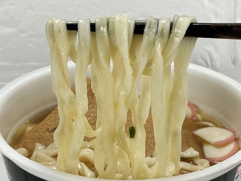 麺は2010年に開発された「三層太ストレート製法」で同じものを使っているようです