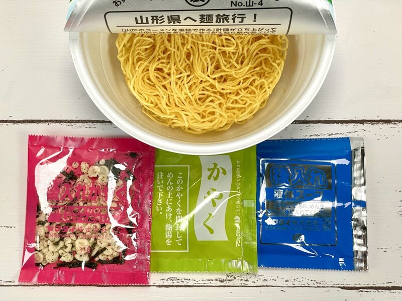 ヤマダイ
「ニュータッチ 凄麺 山形鳥中華」甘めのあっさりした和風だしに揚げ玉がアクセントの人気の一杯だが、このカップ麺の凄いところは温＆冷の2WAY仕様