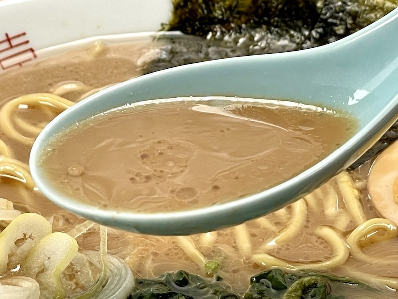 2.　山岡家　醤油（札幌麺匠）山岡家店舗は丸三日かけて豚骨を煮込み続けます。その濃厚さを再現しているのは驚きです