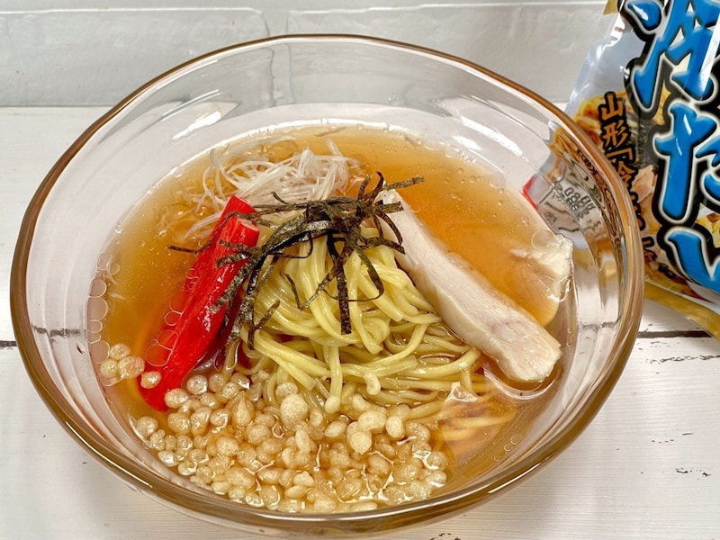 1.　山形 冷たい鳥中華（みうら食品）オススメ具材はサラダチキン、白ネギ、カニカマ、海苔、揚げ玉。ポイントは「揚げ玉」