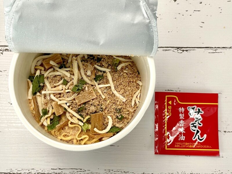 日清食品
「みそきん 濃厚味噌ラーメン」かやくについてはもやし・メンマ・ネギとそこまでの派手さはありません