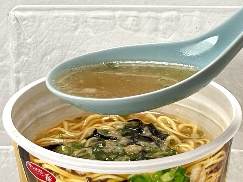 サンヨー食品
「サッポロ一番 料理研究家リュウジ監修 至高の醤油ラーメン」山形「鳥中華」のような和だしめんつゆのような甘みをベースに感じます