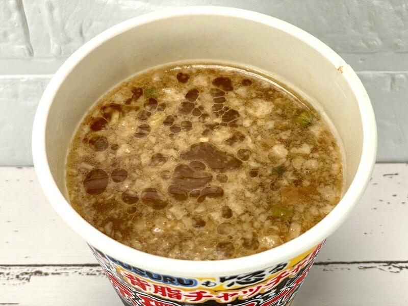 日清食品
「SUSURUも唸る背脂チャッチャ系 東京環七ラーメンじょっぱり」SUSURUくんが「ラーメン好きにとってのガソリン」と例える「背脂」