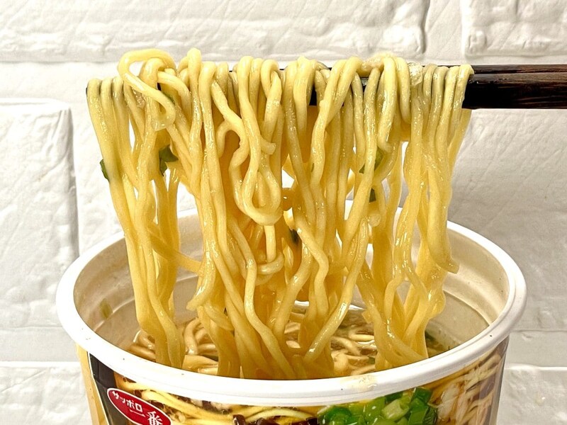 サンヨー食品
「サッポロ一番 料理研究家リュウジ監修 至高の醤油ラーメン」サンヨー食品の中では最近リリースしている麺の密度が高いものを使用