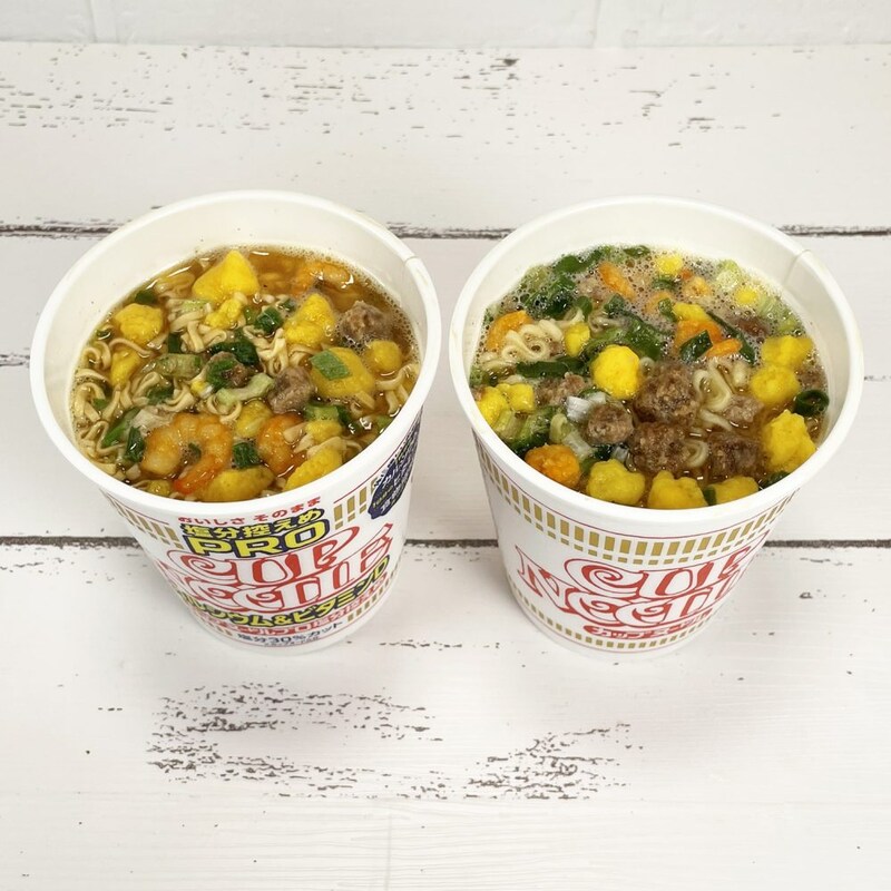 ①「日清カップヌードル　塩分控えめPRO １日分のカルシウム＆ビタミンD」左がPRO、右がオリジナル