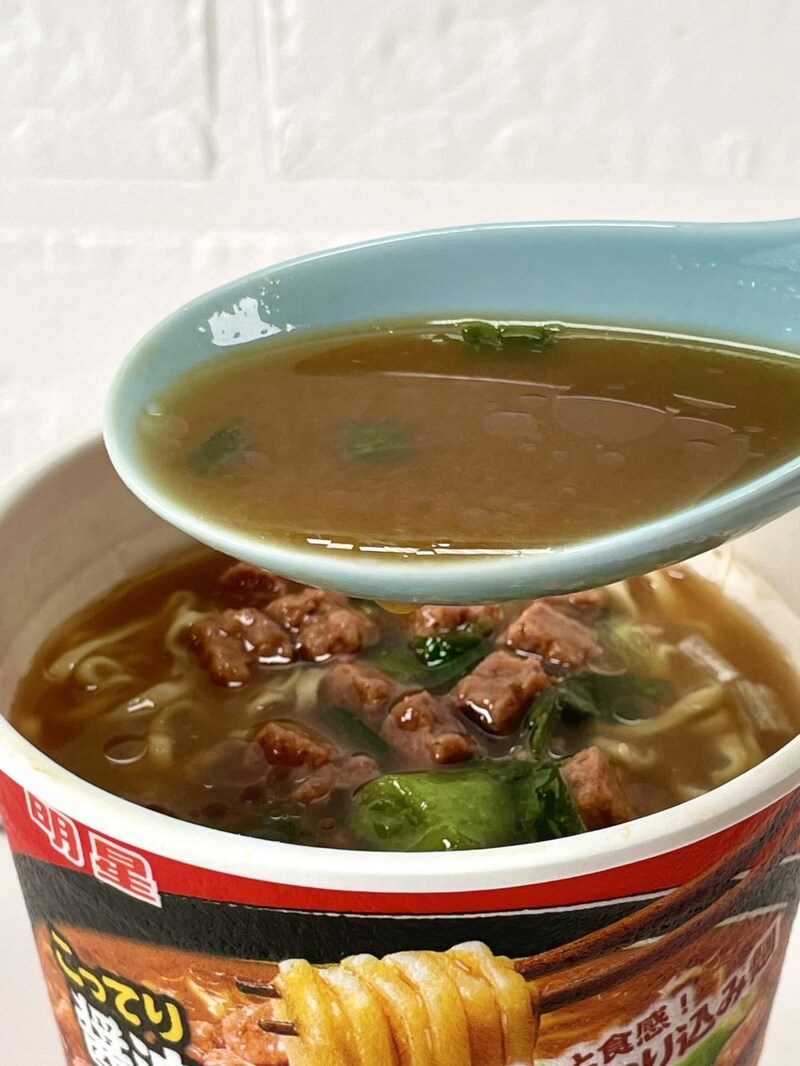 1.「ロカボNOODLESおいしさプラス こってり醤油」（明星食品）スープを口にすると口当たりよくキレもあり香辛料のパンチもあって、バランス良い印象です