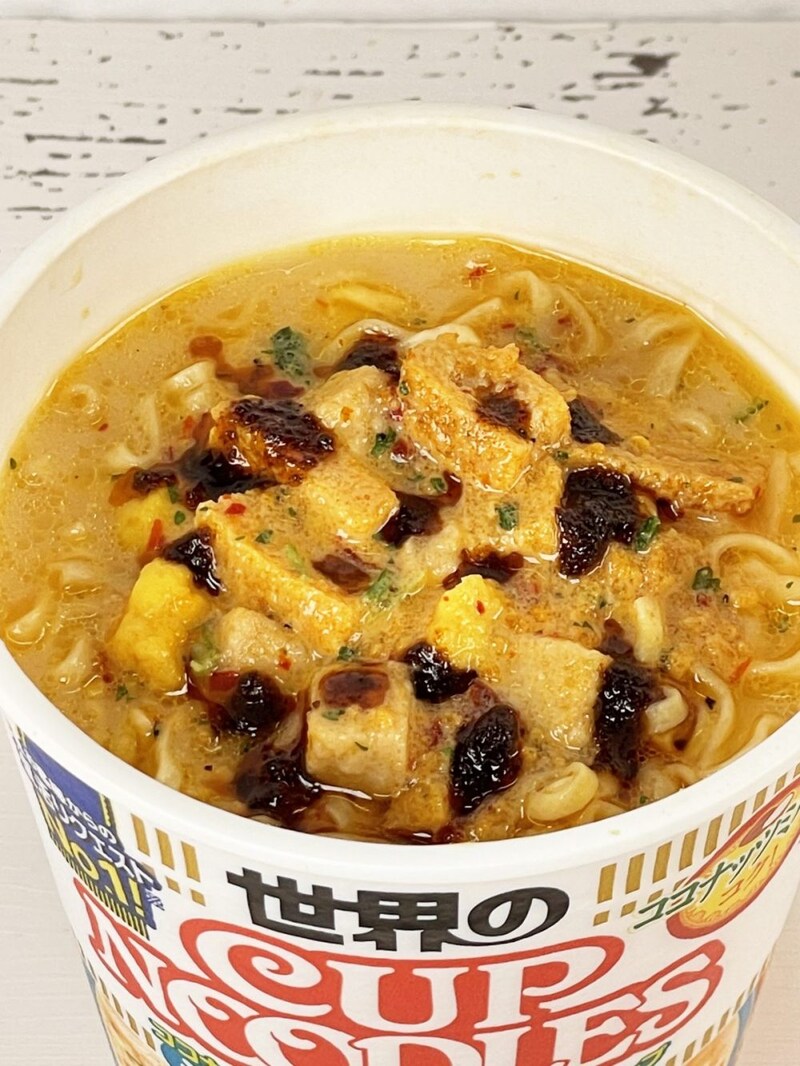 1.「カップヌードル シンガポール風ラクサ」具材のお肉が日本向けにリニューアルした模様