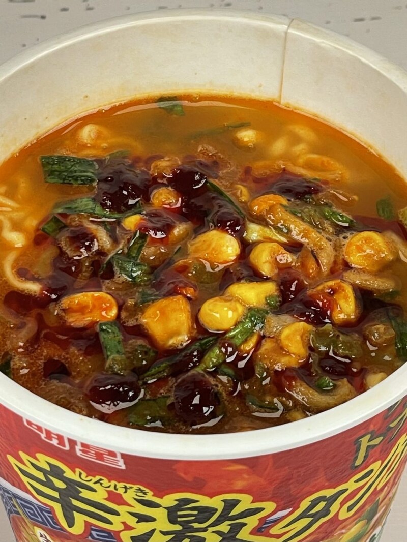 2.「ローソン 明星タンメントナリ監修 辛激タンメン」（明星食品）野菜の彩りはしっかりと感じられます