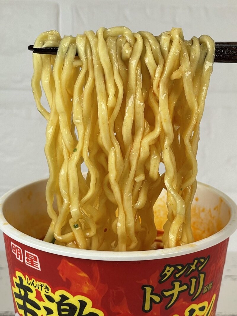 2.「ローソン 明星タンメントナリ監修 辛激タンメン」（明星食品）麺は油揚げ麺ですが、スープとの親和性が大変高いです