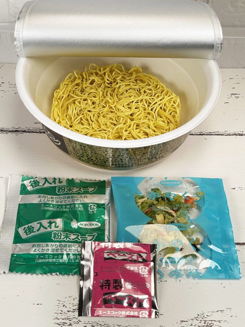 1.「満足の麺特盛辛タンメン」（エースコック）液体ではなく粉末スープ。タンメンは歴史が長いぶん、スープはほぼほぼ開発し尽くされていて安心＆安定感が半端ないです