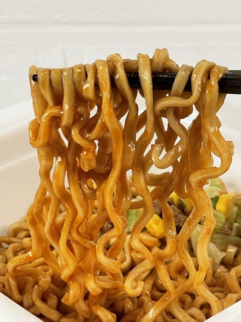 3.「新潟のソウルフード みかづき監修 イタリアン焼そば」（東洋水産）良い意味でのチープなソースと甘めなケチャップの合わせ技、そしてその味に負けないちぢれ太麺