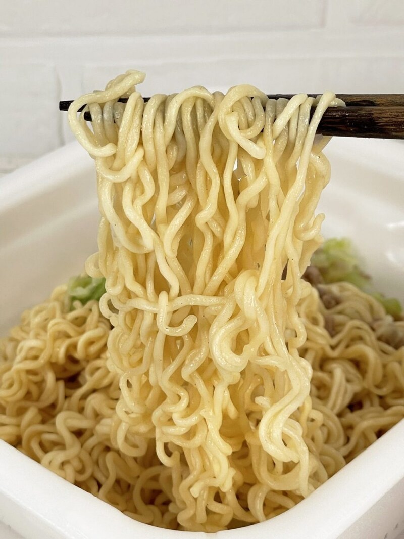 2.「Secoma 山わさび塩焼そば」（セイコーマート）爽やかな刺激の後からくるジワる美味しさが絶対クセになるのは間違いないです