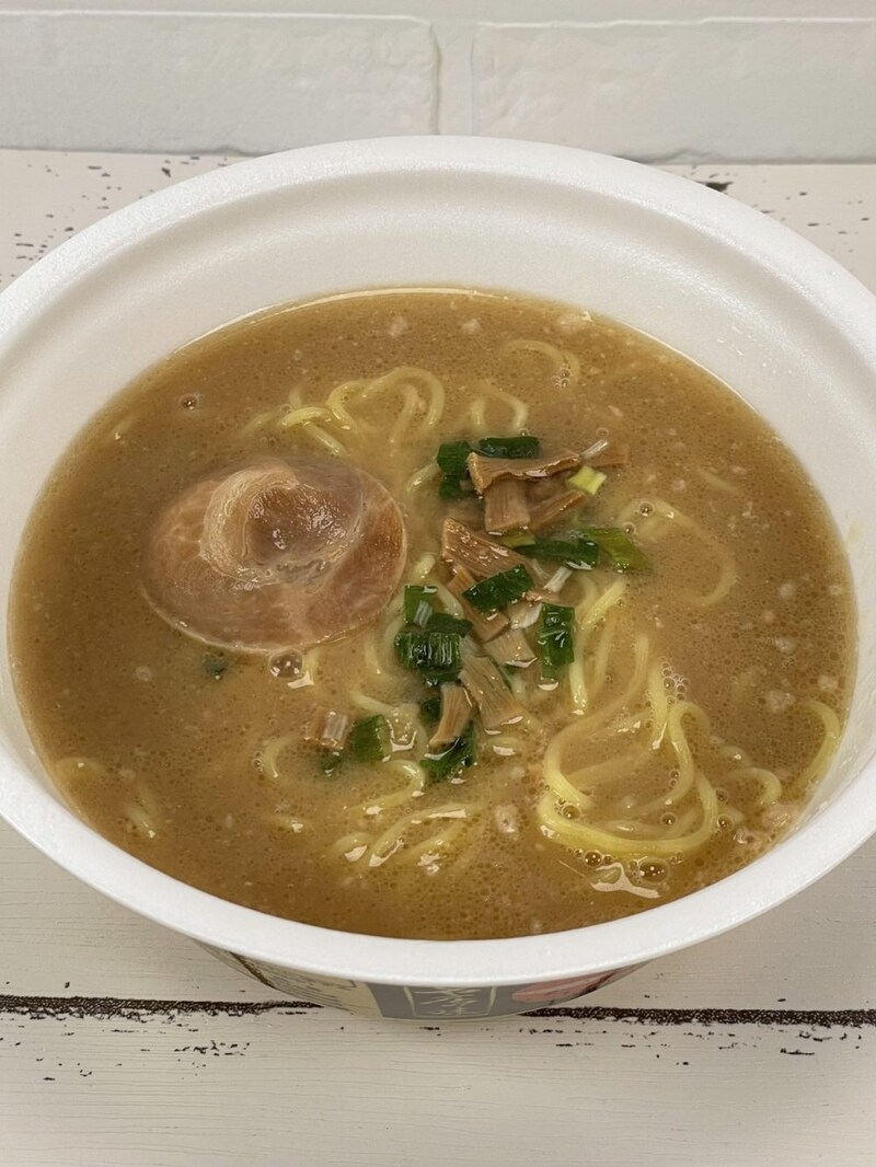 1.「名店の味 天下一品 京都濃厚鶏白湯」（サンヨー食品）具材はチャーシュー＆メンマ＆ねぎ