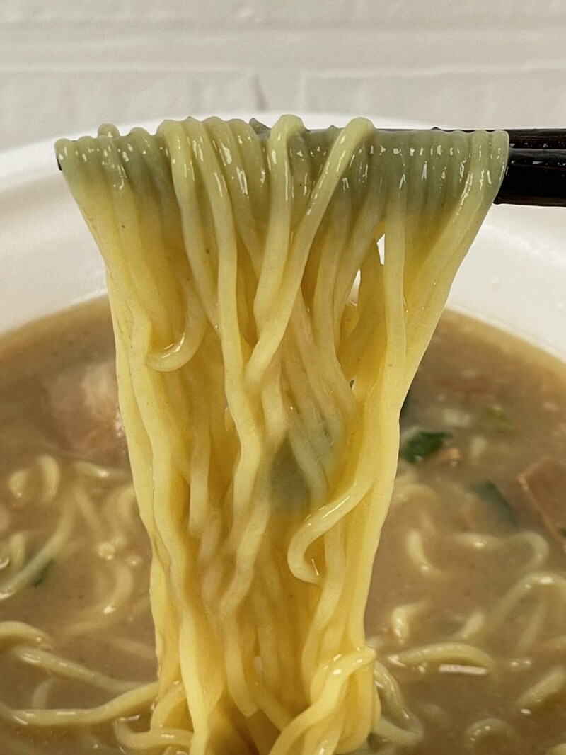 1.「名店の味 天下一品 京都濃厚鶏白湯」（サンヨー食品）店舗の麺とは若干の違いはあれど、極力ストレートに近づけてスープとの絡みを計算し尽くされた感は素晴らしいです