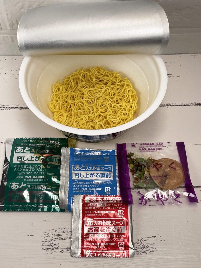 1.「名店の味 天下一品 京都濃厚鶏白湯」（サンヨー食品）カップ麺においてこの「コッテリ」を再現するのがなかなか難しかったんです