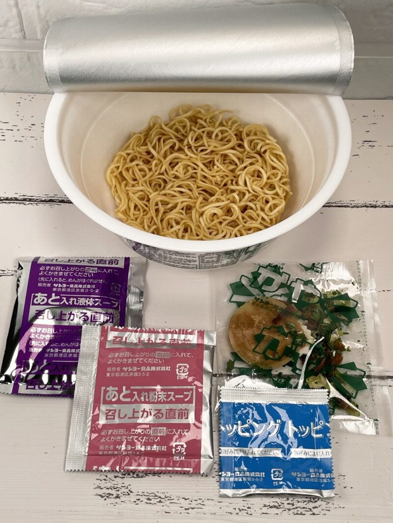 3.「ラーメン人生JET監修 鶏煮込みそば」（サンヨー食品）このノンフライ麺とスープの構成はかなり「本気」です
