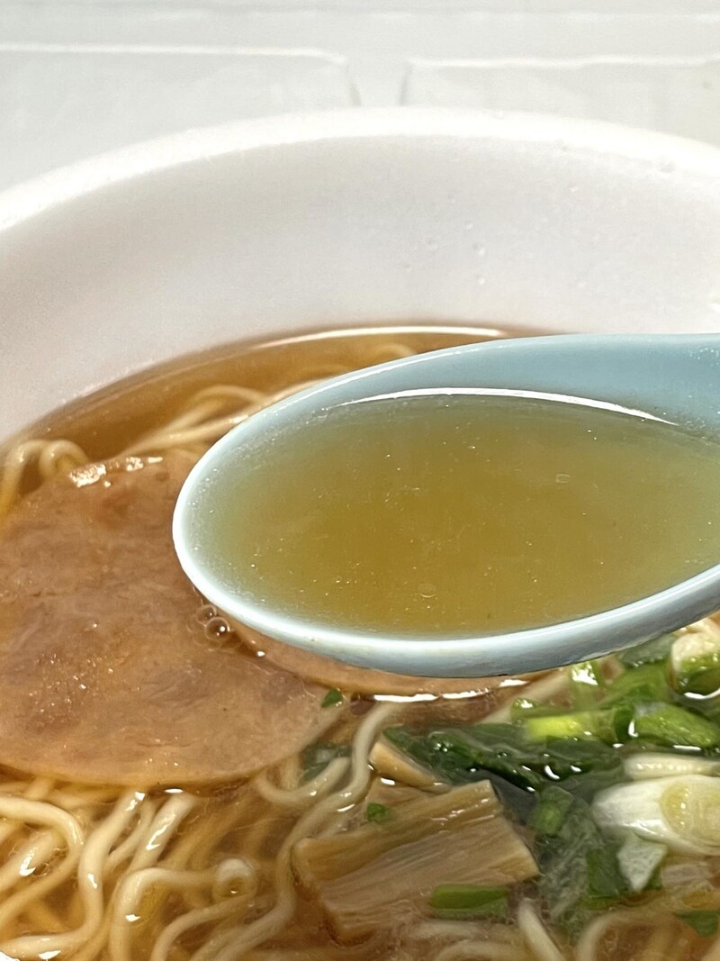 1.「セブンプレミアム飯田商店 にぼしらぁ麺」（東洋水産）意外なのが煮干しの香りと旨みがしっかりと感じられる設計