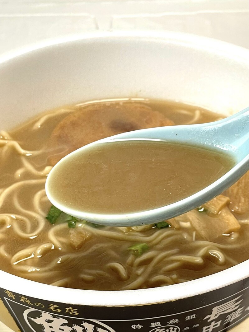 3.「ファミマル 長尾中華そば ごぐにぼ」（東洋水産）しっかりとした素材感を活かした煮干しのテイストは、まさに長尾の中華そば