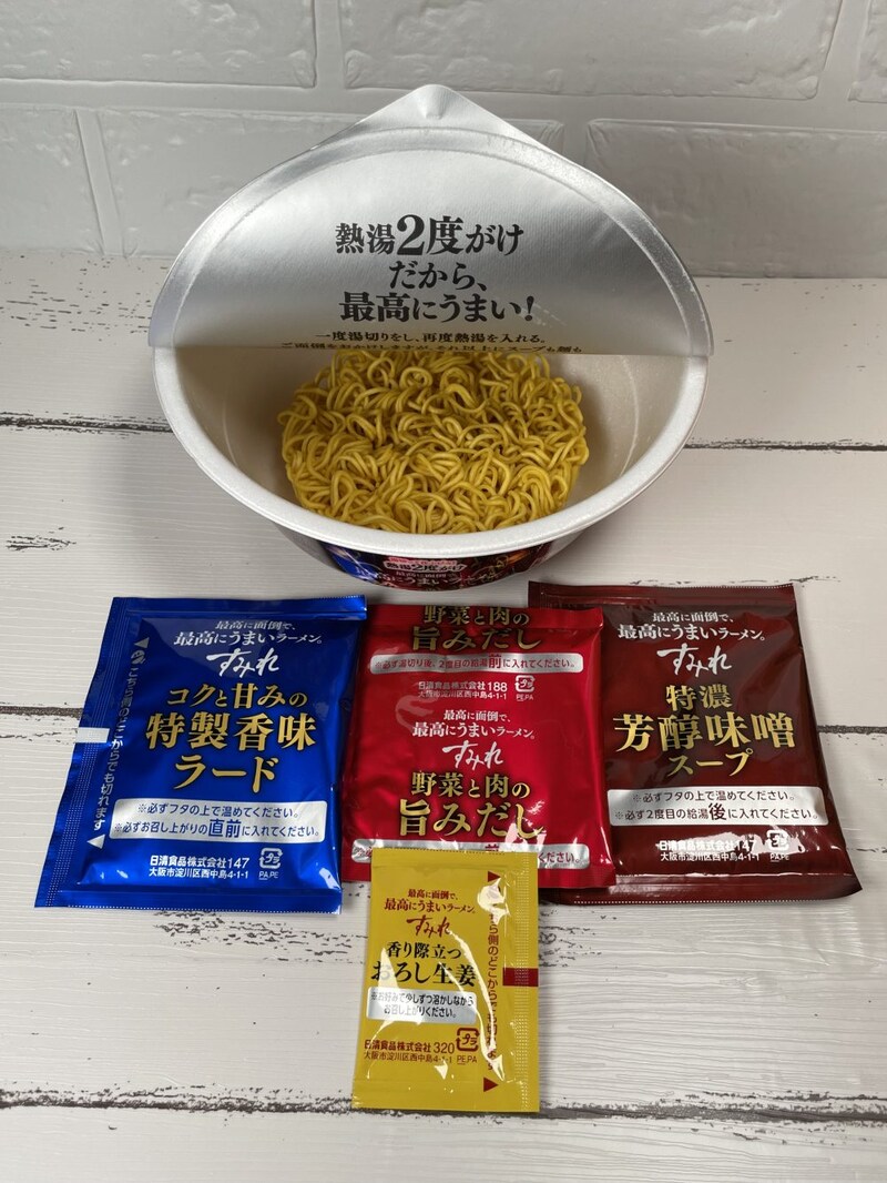 セブンイレブン「最高に面倒で最高にうまいラーメン。すみれ特濃芳醇みそ」