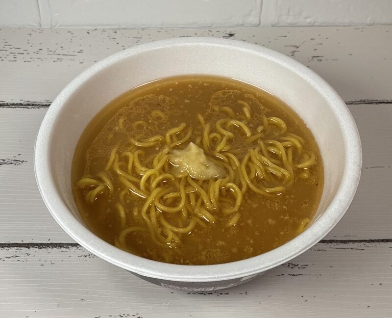 セブンイレブン「最高に面倒で最高にうまいラーメン。すみれ特濃芳醇みそ」