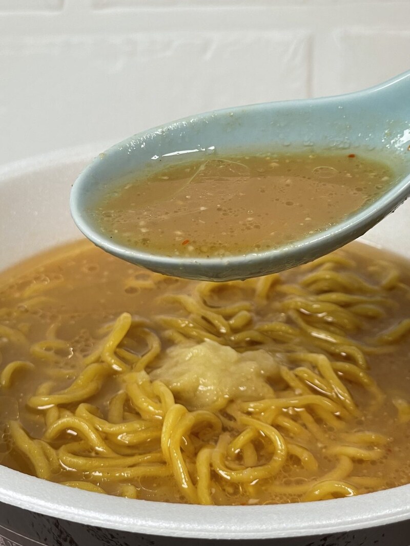 セブンイレブン「最高に面倒で最高にうまいラーメン。すみれ特濃芳醇みそ」