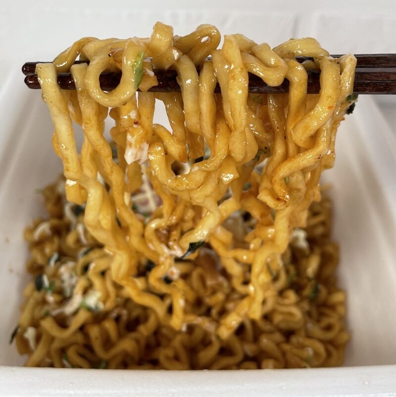 明星食品「明星 ぶぶか油そば」　もっちり極太麺はリニューアルするごとに麺とタレの調和が絶賛です