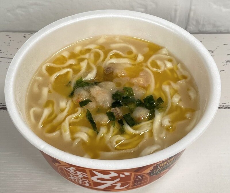 日清食品「日清どん兵衛背徳味噌バタークリーミーうどん」　背徳バターオイルの存在感はエグいくらいあります