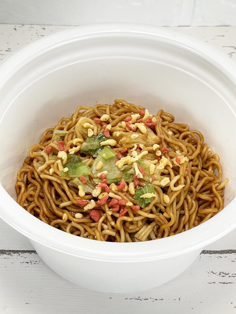 日清食品「日清焼そばU.F.O.爆盛バーレル」ソースは他を圧倒する「濃い濃い濃厚ソース」