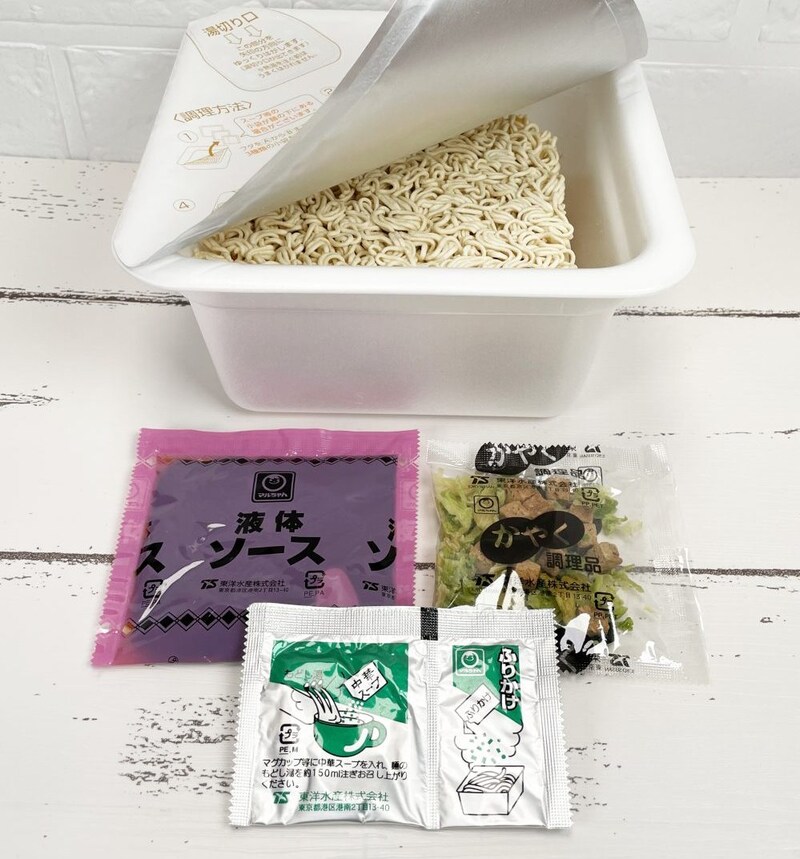 東洋水産「マルちゃんでっかいやきそば弁当」他の焼そばカップ麺との大きな違いは付属している中華スープ