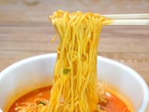 「うま辛いがクセになる…」わかめラーメン×プチッと鍋ほか“冬にこそ食べたい”辛い系カップ麺ベスト3をグルメライターが実食レポート【2025年1月調査】