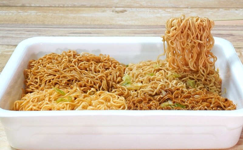 「ヤバいカップ麺……爆誕」ご当地焼きそば4種が一気に食べられるのはお得すぎ!ペヤング新作“やきそば四種四昧ご当地シリーズ”をグルメライターが実食レポ