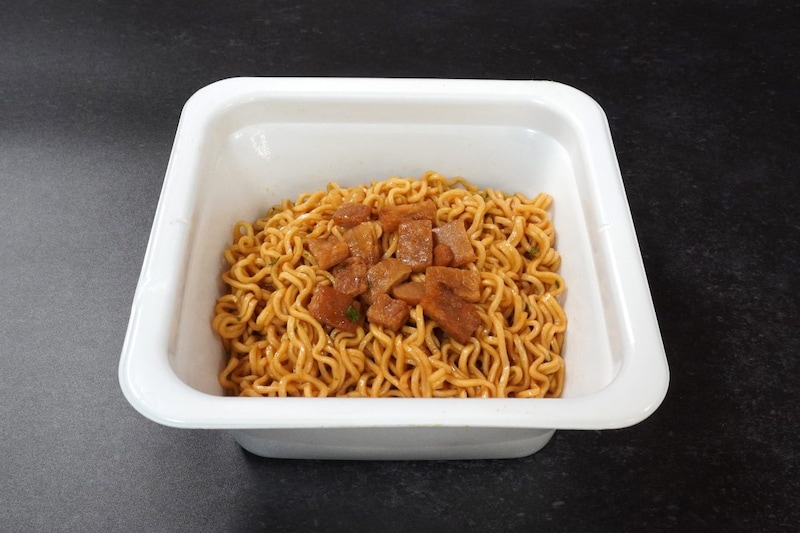 東洋水産 マルちゃん でかまる 天乃屋の歌舞伎揚味焼そば