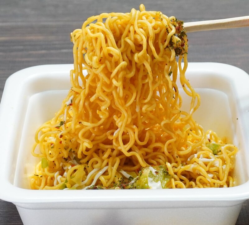 明星食品「明星 一平ちゃん夜店の焼そば バターチキンカレー味」