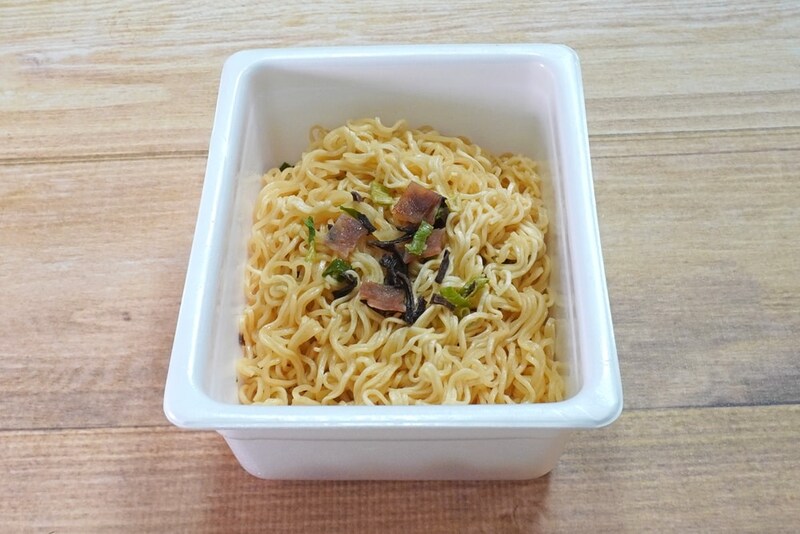 ペヤング カタ極 細麺豚骨やきそば