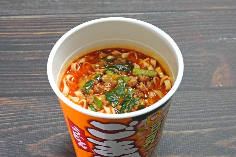 「縦型ビッグ　豆乳ごま担々うどん」