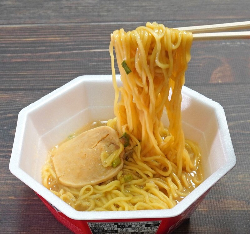 「ガチで激うまだったカップ麺」10月後半に食べてよかったベスト3杯【1位は濃厚な旨味が麺と一体化する至福の一杯】