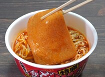 「ガチで激うまだったカップ麺」11月前半に食べてよかったベスト3杯【1位はピリ辛つゆと甘いおあげが止まらない特盛り】