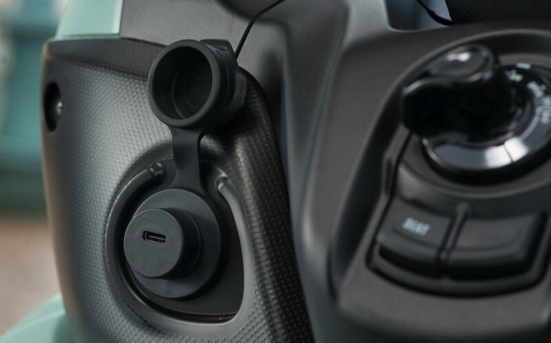 スマートフォン等の充電に便利なUSB Type-C 端子に対応した充電ソケット