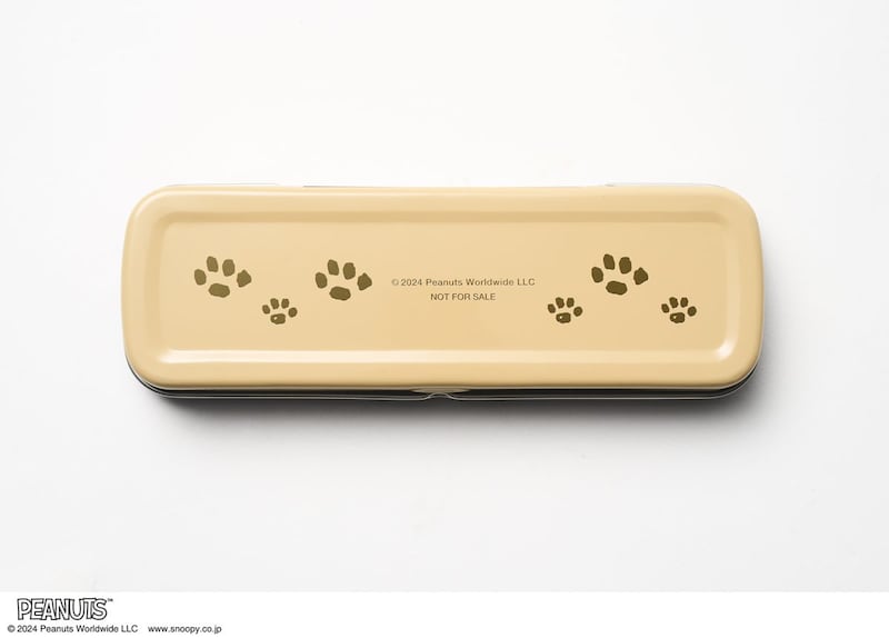 缶ケースの裏面にも、隠しデザインが！