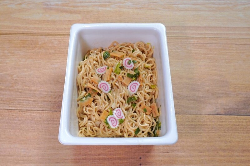 ペヤング 黒豚骨やきそば