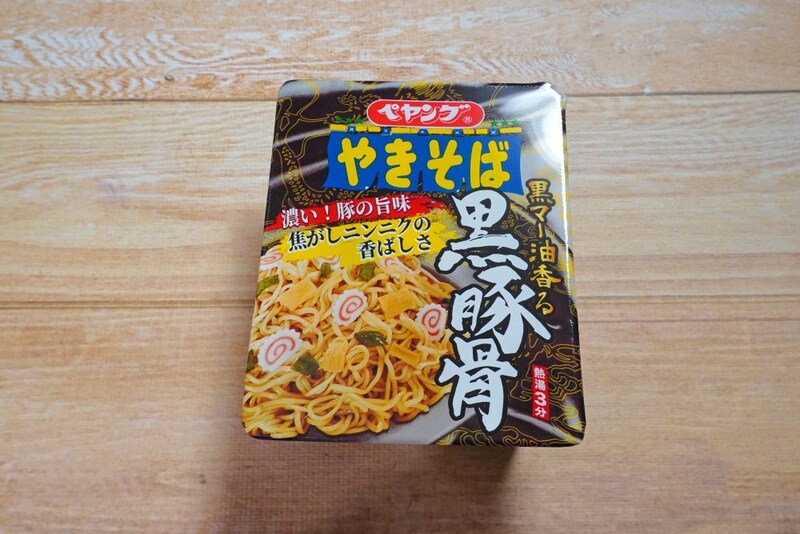 ペヤング 黒豚骨やきそば