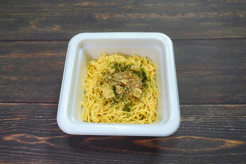 「サッポロ一番 カップ 塩らーめん焼そば のりしお味」