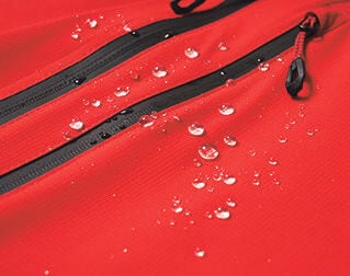 表面は防水だけでなく高撥水性も付与