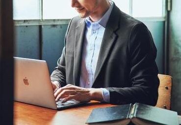 「ユナイテッドトウキョウ/アウトラストベーシックジャケット/スラックス」暑い時は熱を吸収して温度を下げる